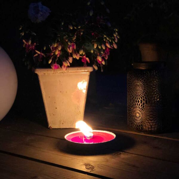 Haveblus brænder på terrasse